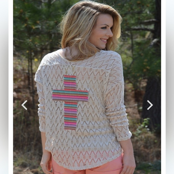 Missy Robertson Crochet Knit Top Size Large Embroidered Cross Wearable Art - Picture 1 of 11